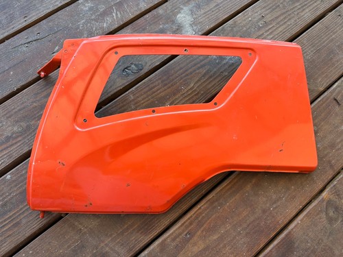 Kubota compact tractor - , side
